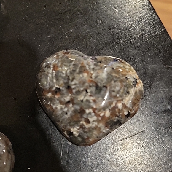 Heart-Shaped Yooperlite UV Reactive - Picture 5 of 5